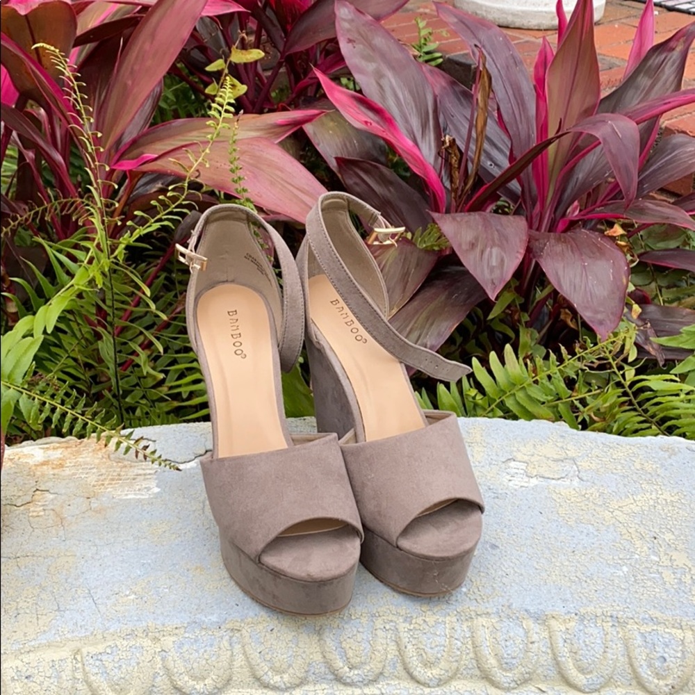 Light brown/taupe heels